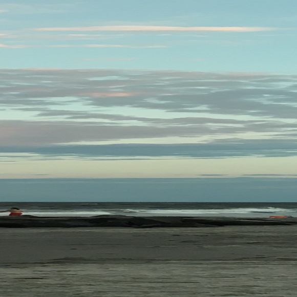 Meet your Posher, Amanda - Picture 1 of 4